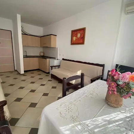 Apartment As 4 Durres